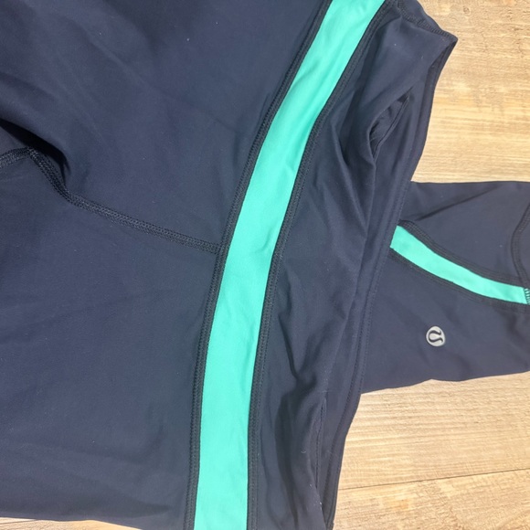 lululemon athletica navy and Mint cropped Leggings - Picture 4 of 4